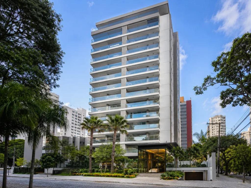 Apartamento 4 dormitórios em Moema